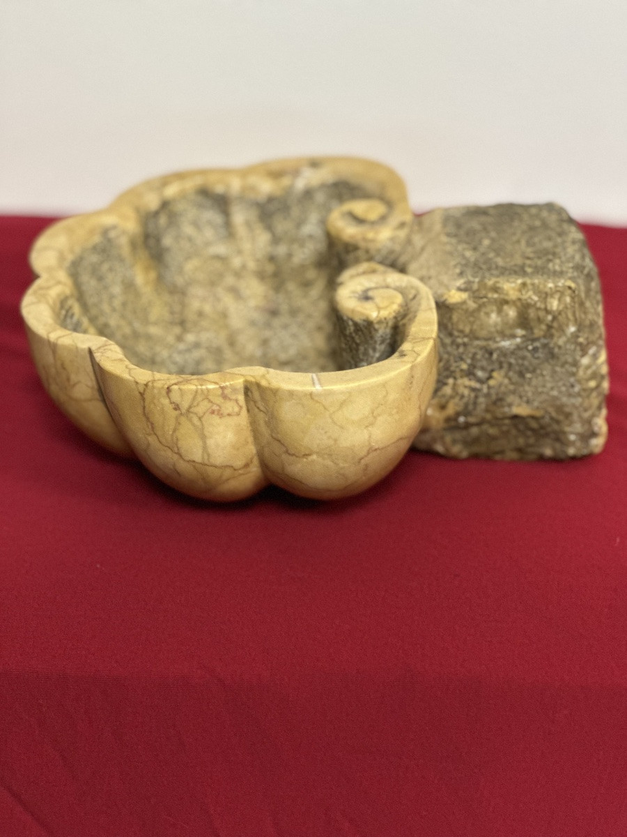 Holy Water Stoup In Yellow Siena Marble. 19th Century-photo-6