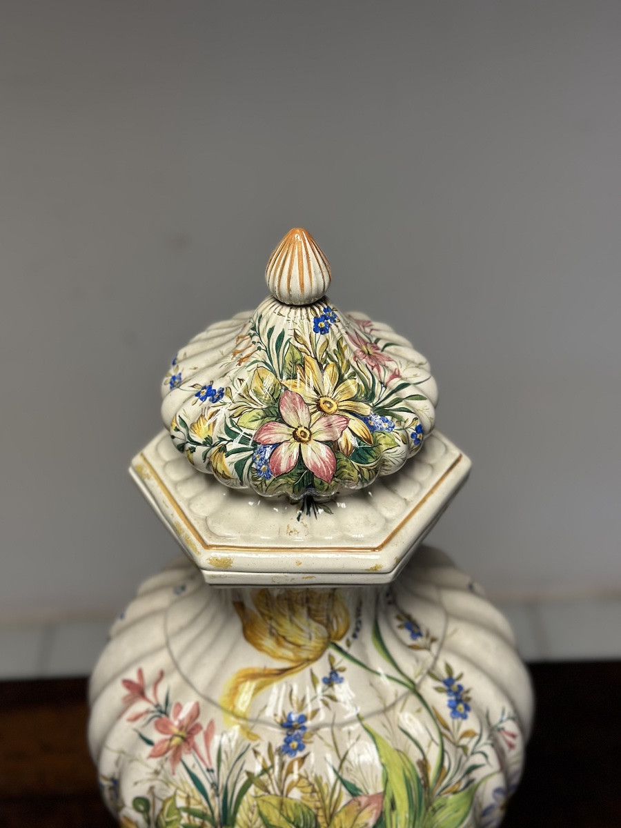 Vase en faïence peinte. Bassano, début du XXe siècle.-photo-3