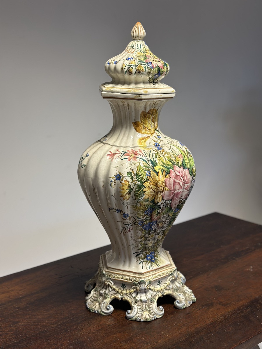 Vase en faïence peinte. Bassano, début du XXe siècle.-photo-2