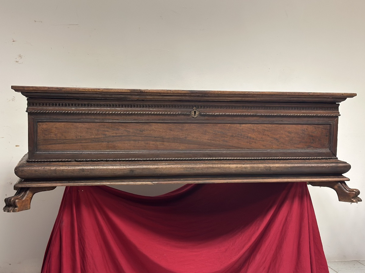 Coffre en noyer. Florence, fin XVIe-début XVIIe siècle-photo-2