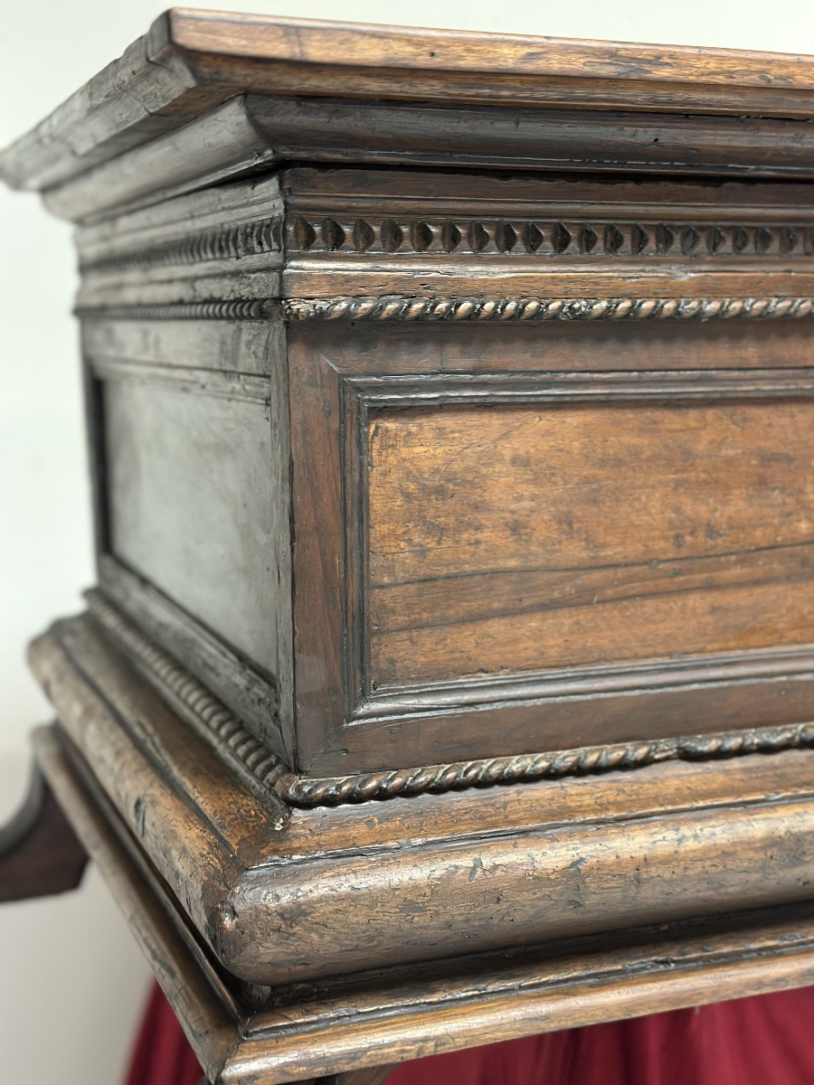 Coffre en noyer. Florence, fin XVIe-début XVIIe siècle-photo-4