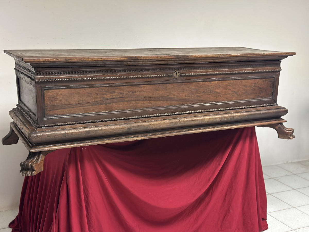 Coffre en noyer. Florence, fin XVIe-début XVIIe siècle-photo-4