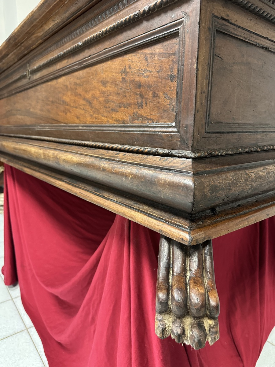 Coffre en noyer. Florence, fin XVIe-début XVIIe siècle-photo-7