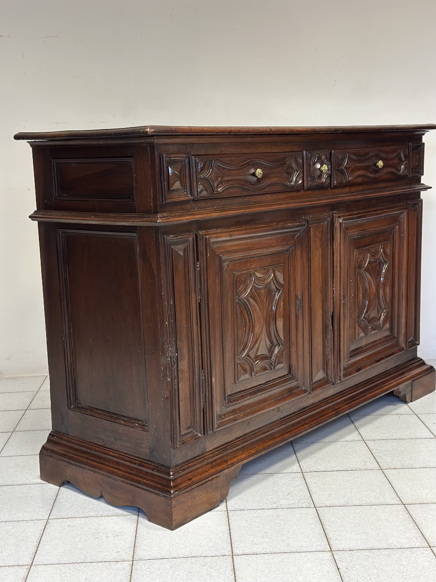 Walnut Sideboard. Liguria / Piedmont / Early 18th Century-photo-3