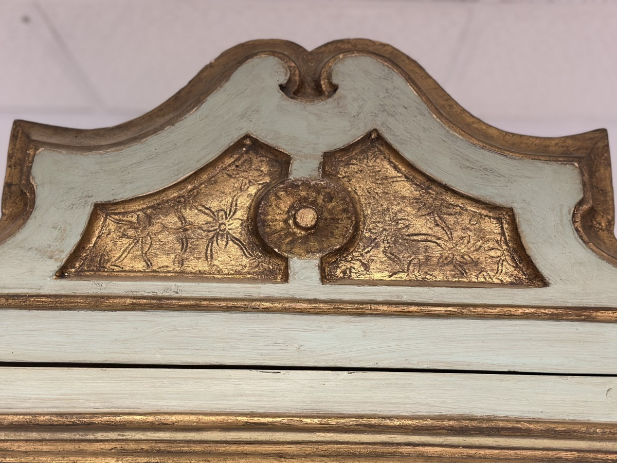 Tuscan Gold Lacquered Display Corner Cabinet From The Early 19th Century-photo-3