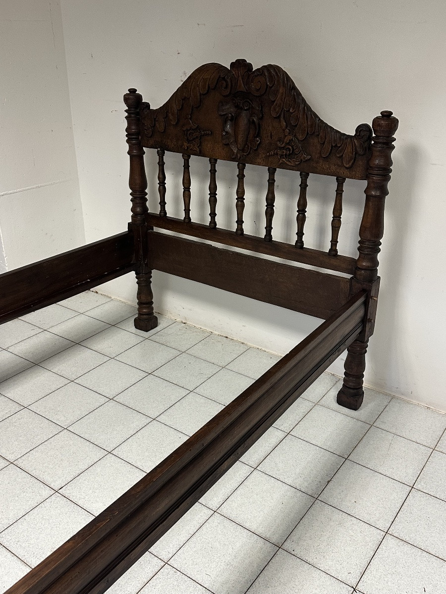 Lit lombard en noyer de style Louis XIV. XVIIe siècle.-photo-5
