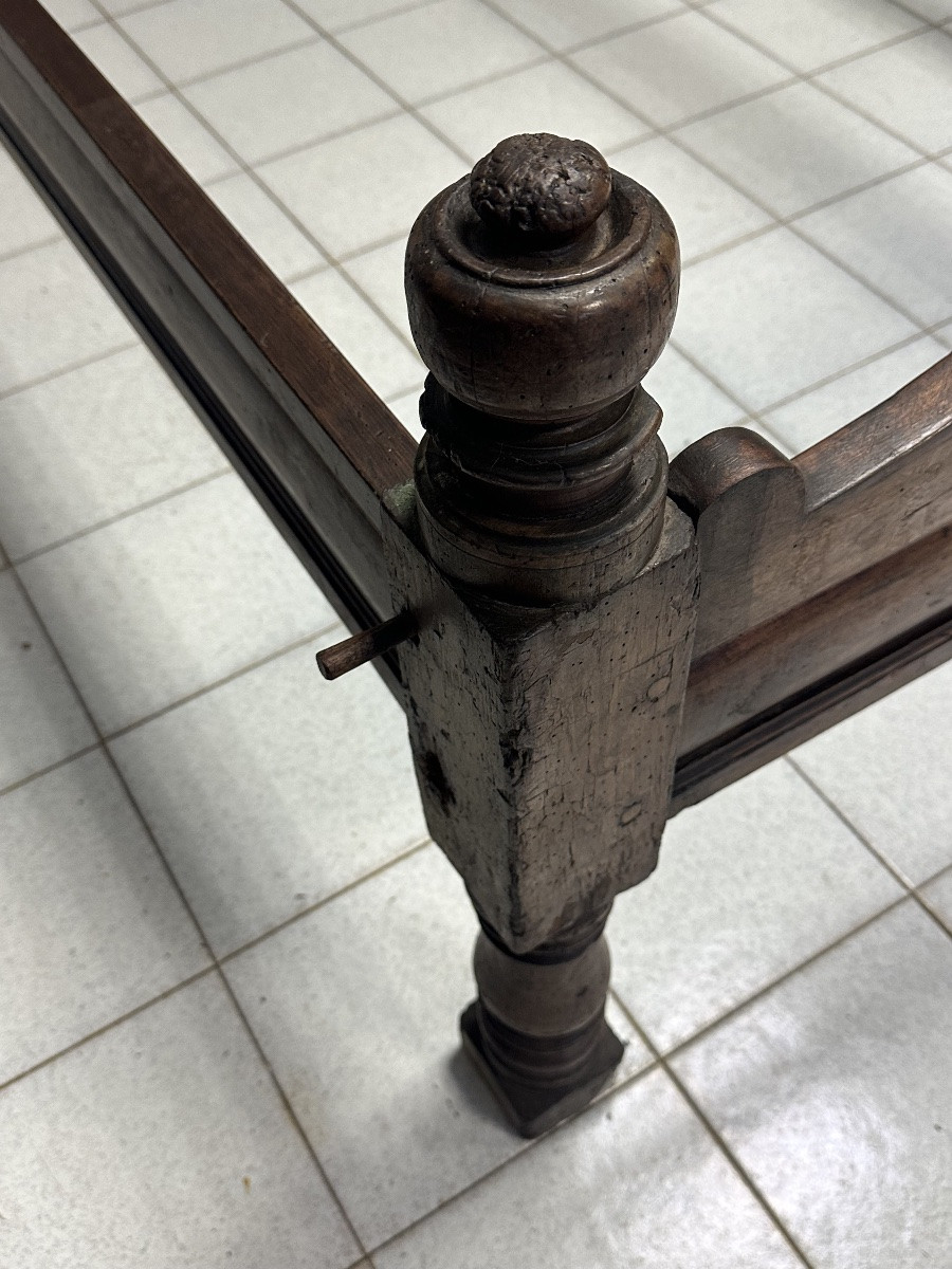 Lit lombard en noyer de style Louis XIV. XVIIe siècle.-photo-8