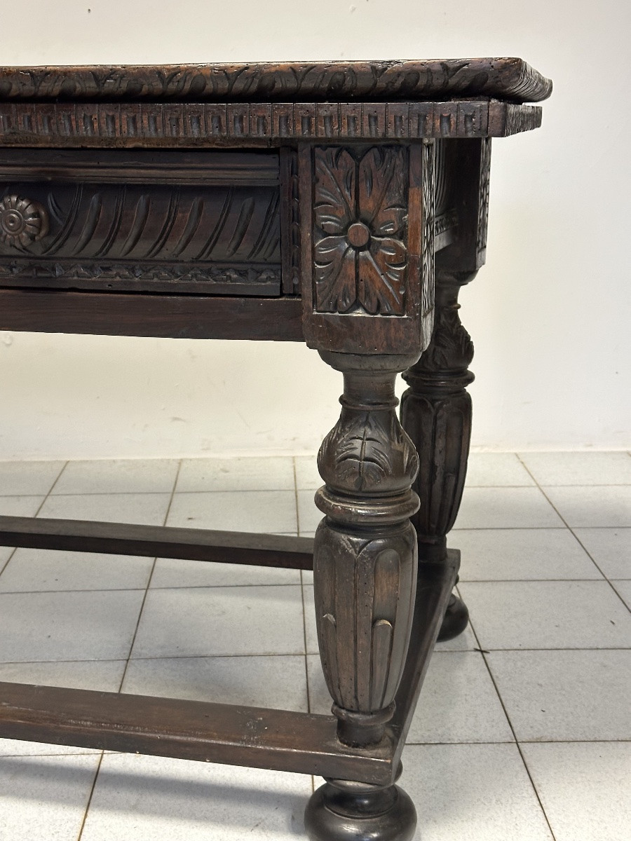 Table en noyer d'Italie centrale. Début du XVIIe siècle.-photo-6