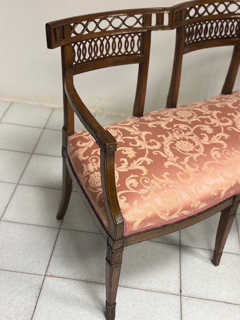 Canapé Louis XVI en noyer. Venise, fin du XVIIIe siècle.-photo-2