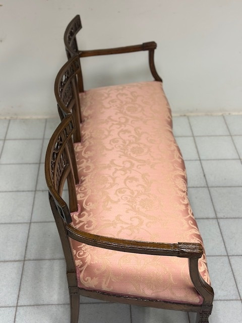 Canapé Louis XVI en noyer. Venise, fin du XVIIIe siècle.-photo-4