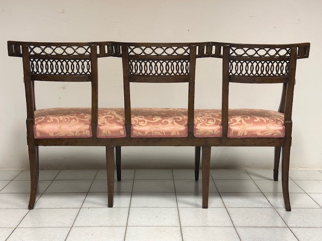 Canapé Louis XVI en noyer. Venise, fin du XVIIIe siècle.-photo-5