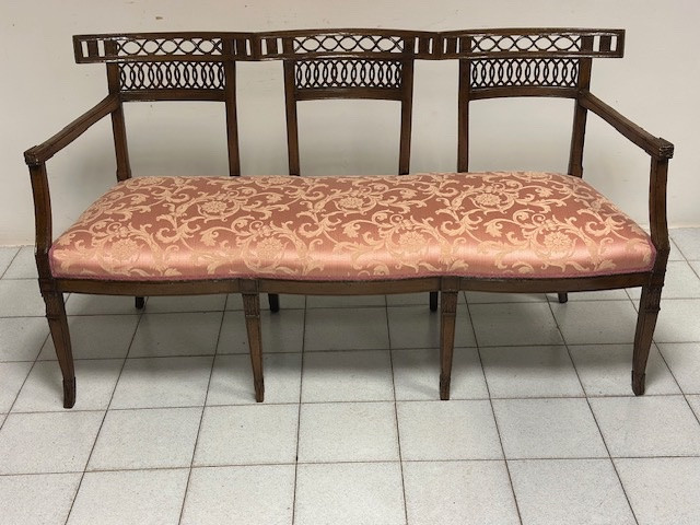 Canapé Louis XVI en noyer. Venise, fin du XVIIIe siècle.-photo-8