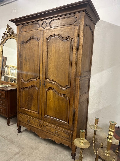 Provençal Walnut Wardrobe. 18th Century (restored)-photo-3
