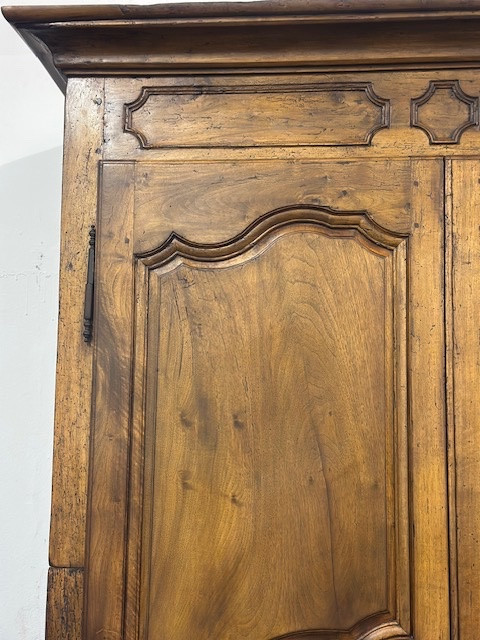 Provençal Walnut Wardrobe. 18th Century (restored)-photo-6
