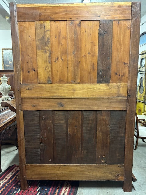 Grande armoire de sacristie en noyer. Paris, début du XVIIIe siècle.-photo-6