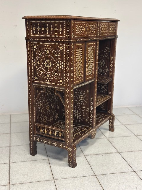 Buffet incrusté dans le style d'Adriano Brambilla. Milan, fin du XIXe siècle.-photo-3