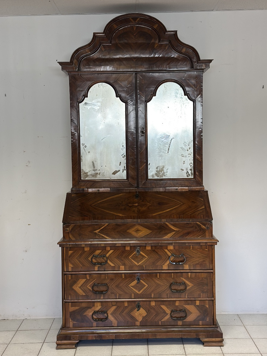 Trumeau plaqué de caroube. Venise, Louis XIV, début du XVIIIe siècle