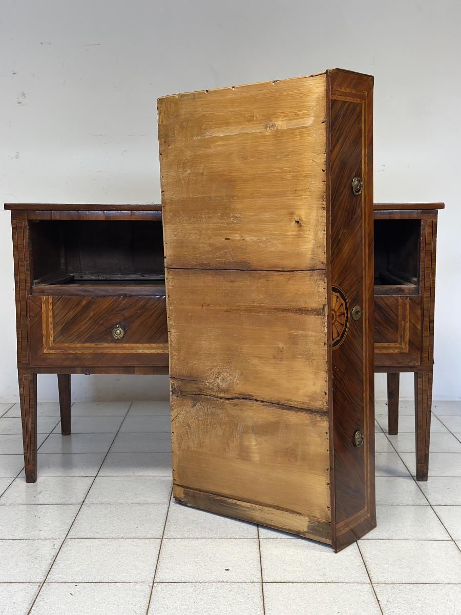 Commode Louis XVI à deux tiroirs. Emilia, XVIIIe siècle.-photo-1