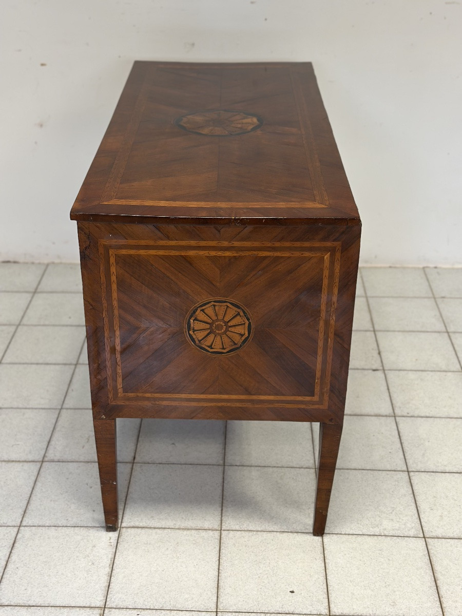 Commode Louis XVI à deux tiroirs. Emilia, XVIIIe siècle.-photo-3