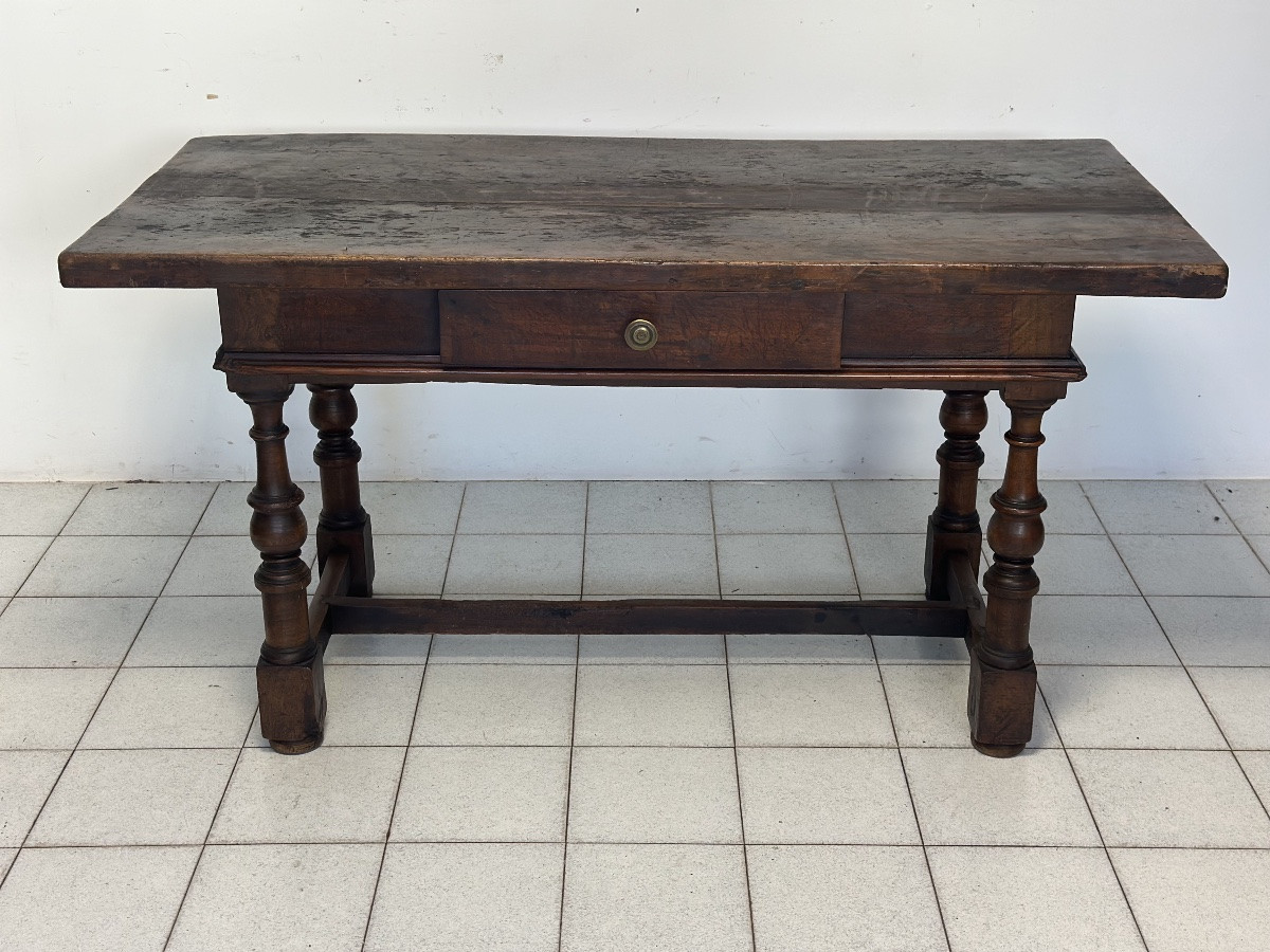 Bolognese Spindle-top Table In Walnut. 17th Century-photo-2