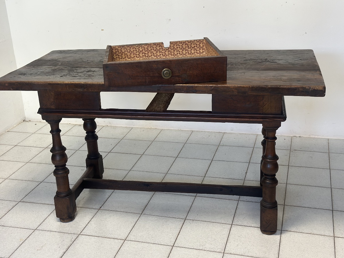 Bolognese Spindle-top Table In Walnut. 17th Century-photo-2