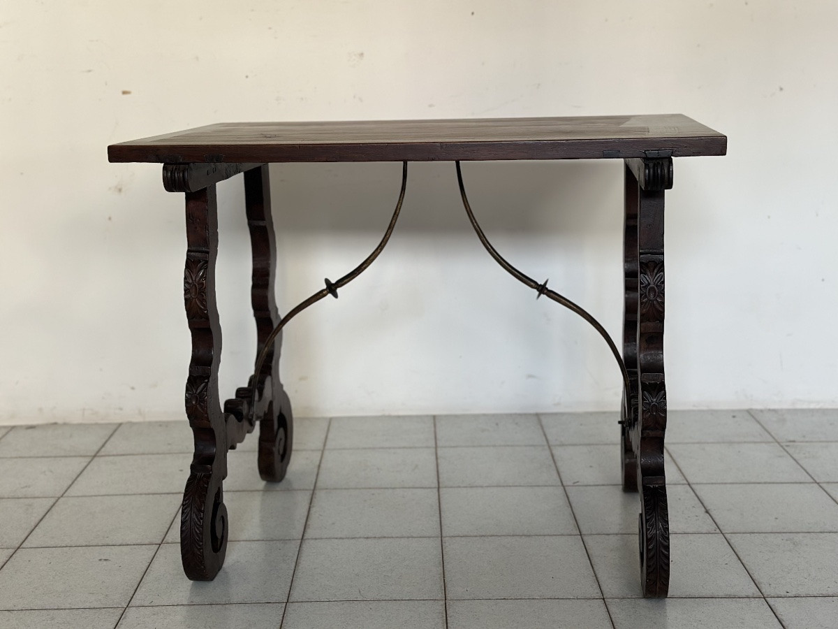Walnut Side Table. Spain, 17th Century-photo-2
