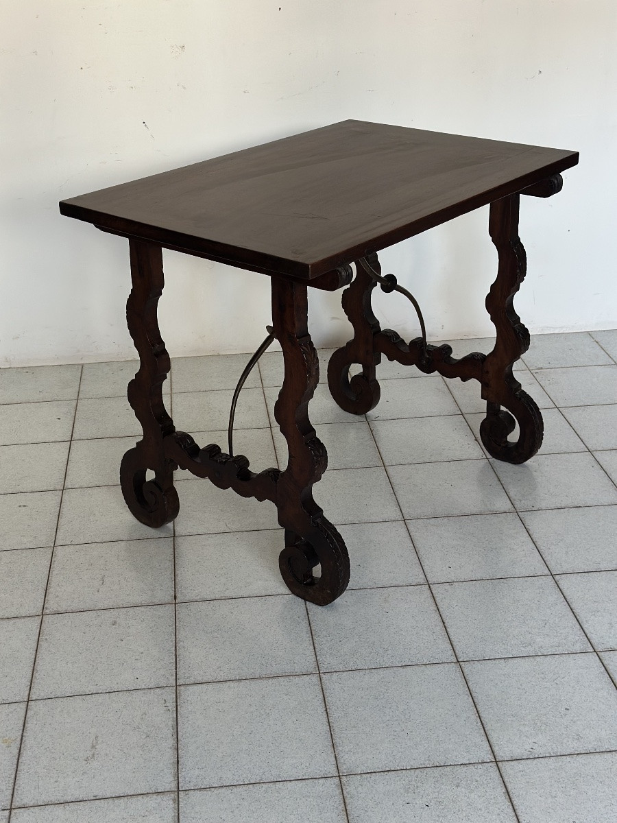 Walnut Side Table. Spain, 17th Century-photo-3