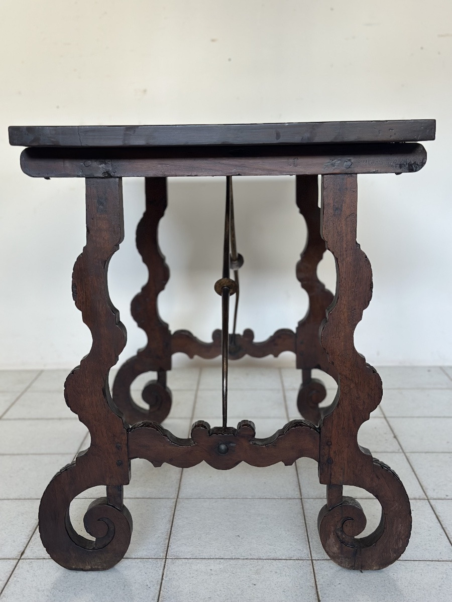 Walnut Side Table. Spain, 17th Century-photo-1