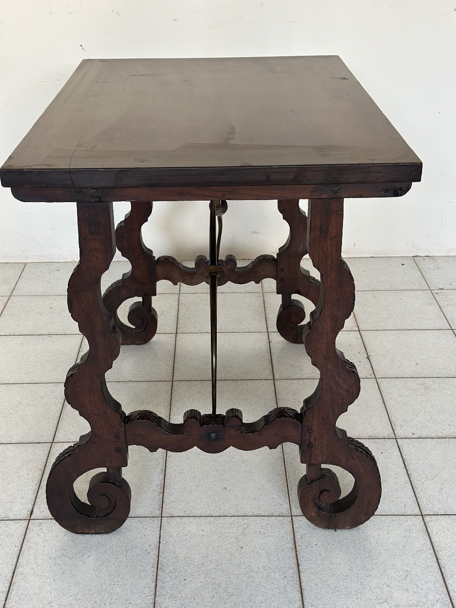 Walnut Side Table. Spain, 17th Century-photo-2