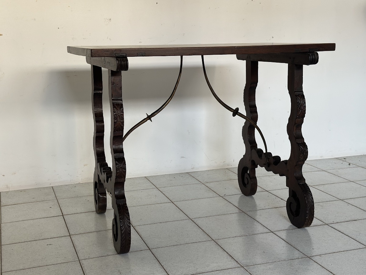 Walnut Side Table. Spain, 17th Century-photo-7