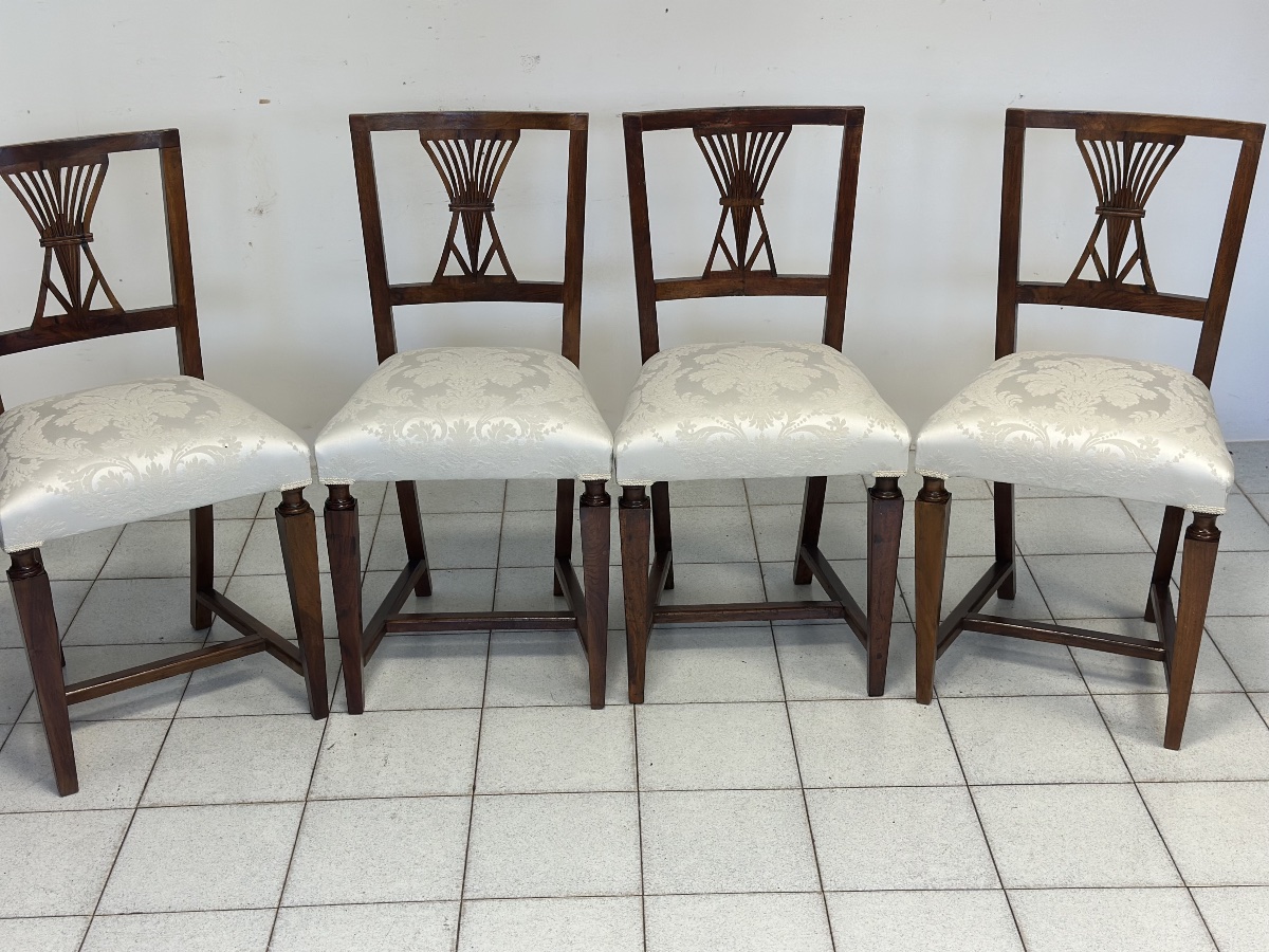 Set Of Four Louis XVI Chairs. Modena, Late 18th Century.-photo-3