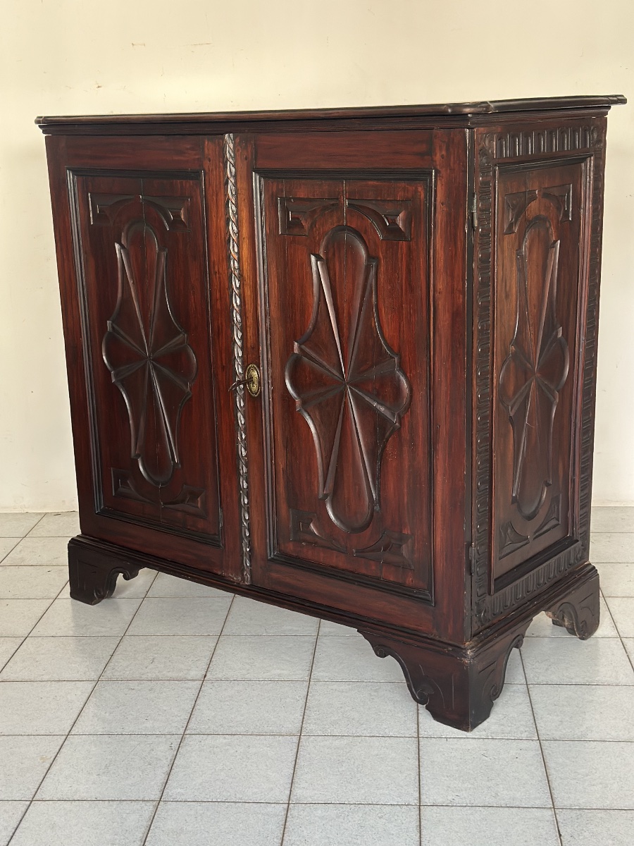 Demi-buffet-armoire. Gênes, style Louis XIV.