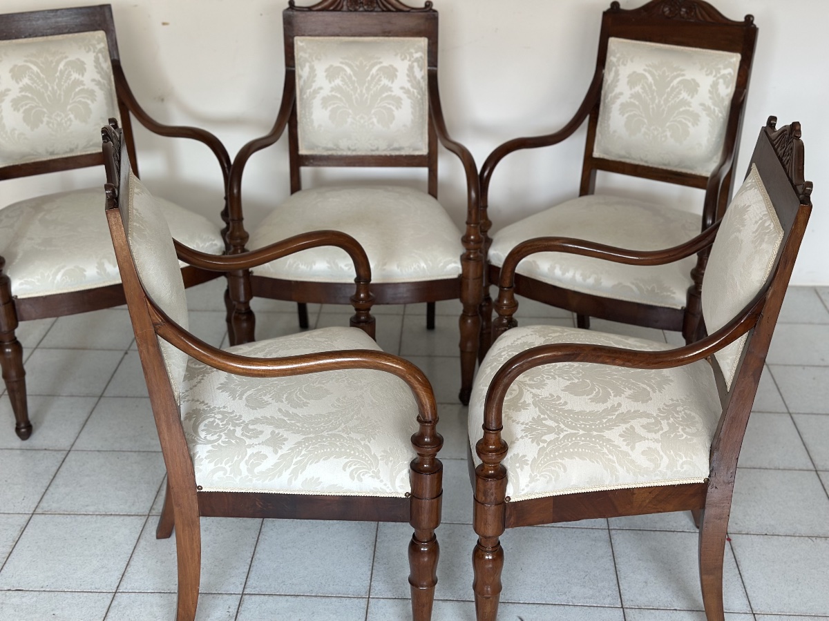 Ensemble de cinq fauteuils lombards d'époque Charles X en noyer. Première moitié du XIXe siècle-photo-1
