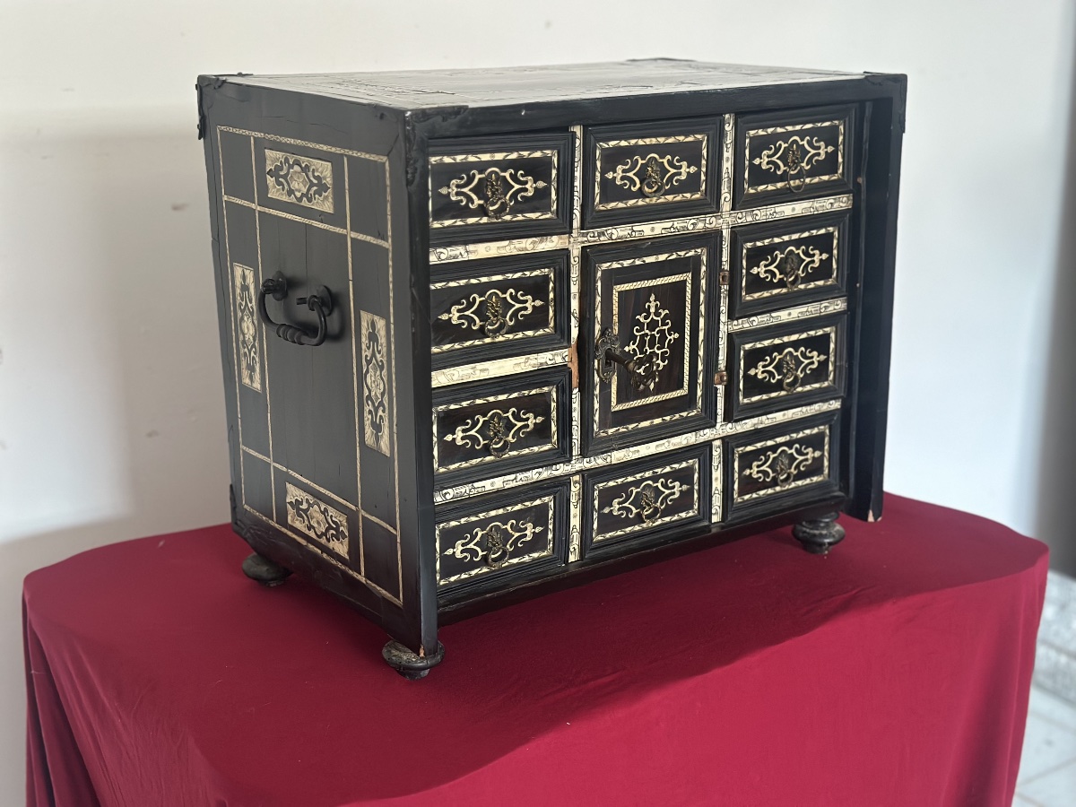 Cabinet de table, Italie du Centre-Nord. XVIIe siècle.