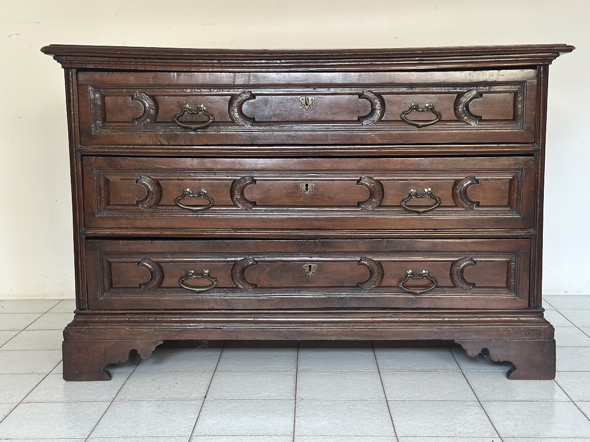 Commode (canterano) en noyer sculpté du XVIIe siècle à l'effigie de Louis XIV. Mantoue, XVIIe s-photo-8