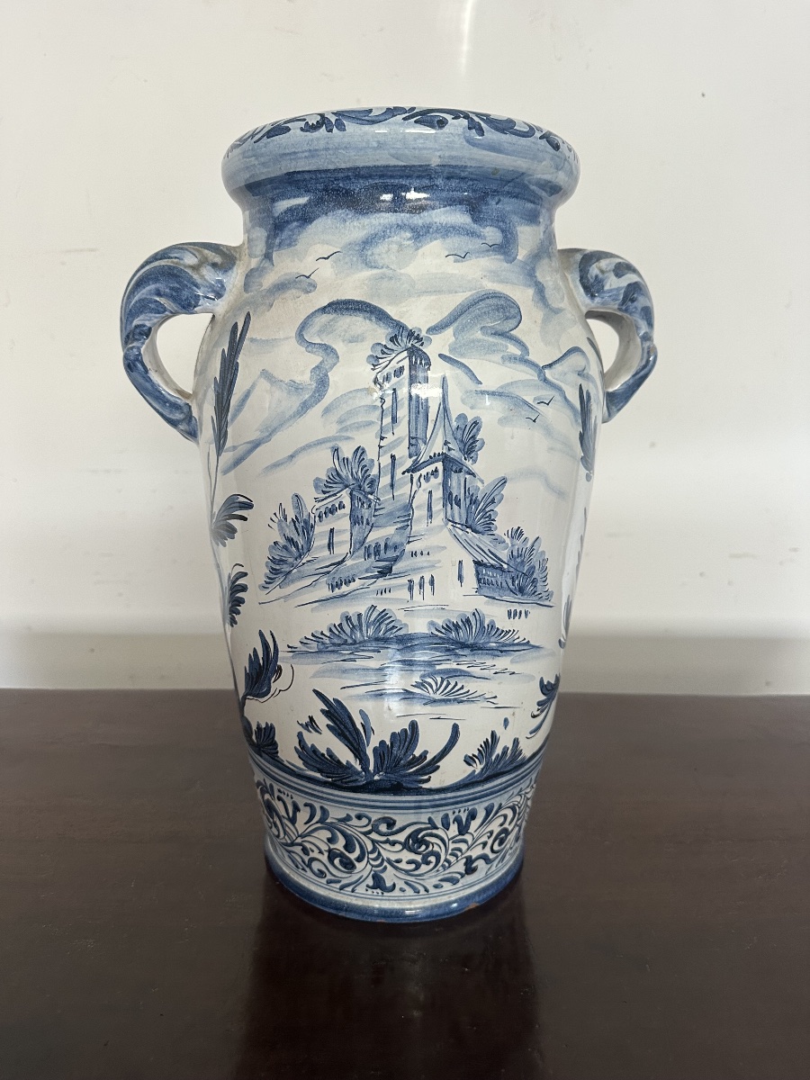Pot de pharmacie en majolique bleue et blanche de Savone-Albissola, début du XXe siècle.
