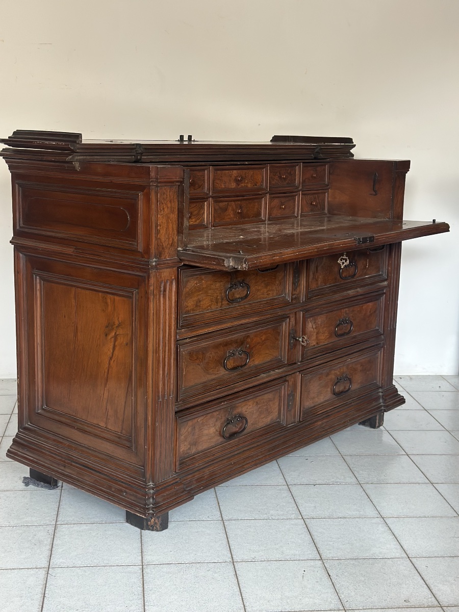 Canterano With Walnut Inlay. Tuscan Louis XIV 600-photo-2