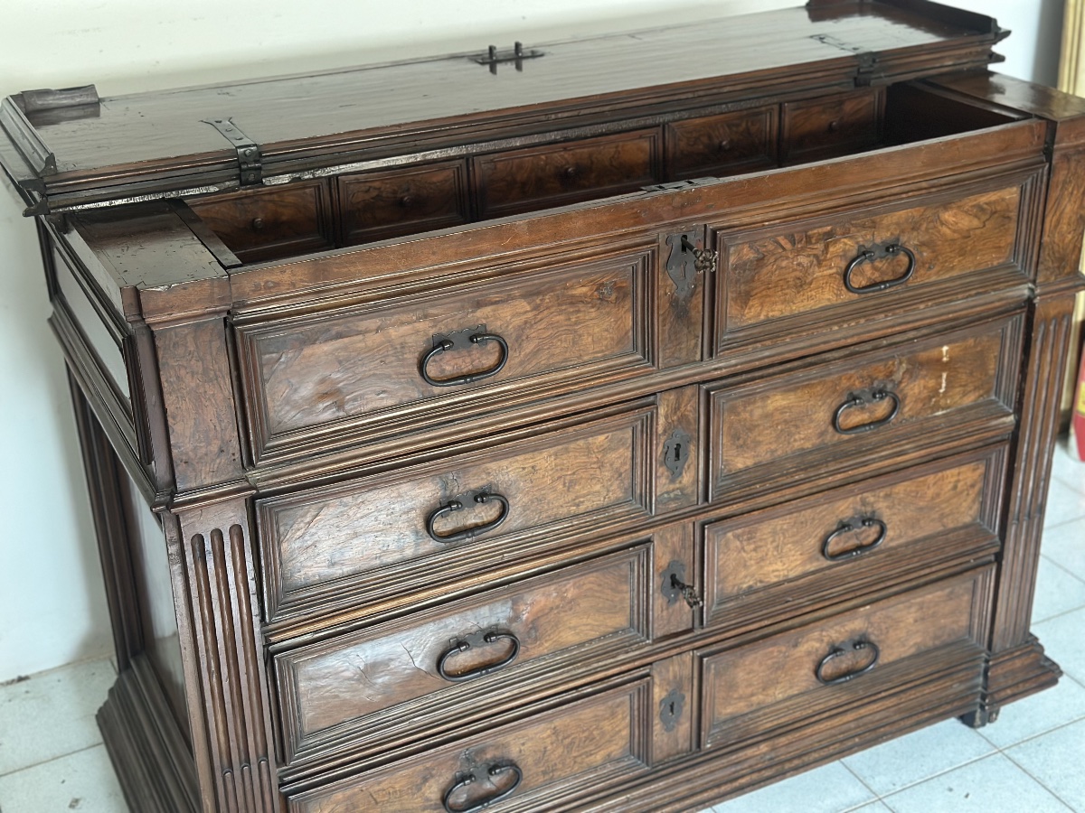 Canterano With Walnut Inlay. Tuscan Louis XIV 600-photo-3