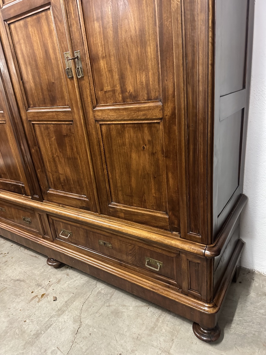 Four-door Lombard-style Carlo X Walnut Wardrobe. Milan, First Half Of The 19th Century-photo-2