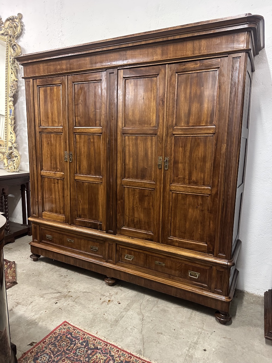 Four-door Lombard-style Carlo X Walnut Wardrobe. Milan, First Half Of The 19th Century-photo-4