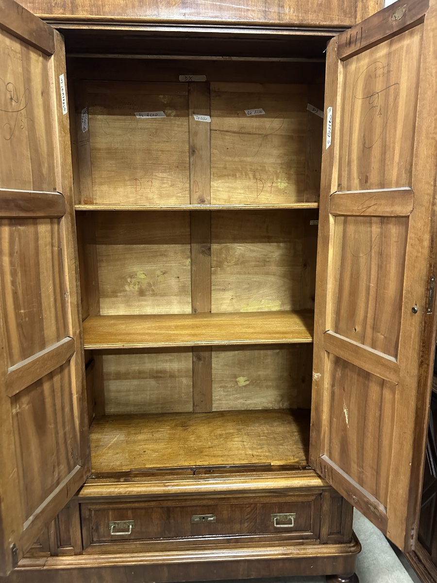 Four-door Lombard-style Carlo X Walnut Wardrobe. Milan, First Half Of The 19th Century-photo-4