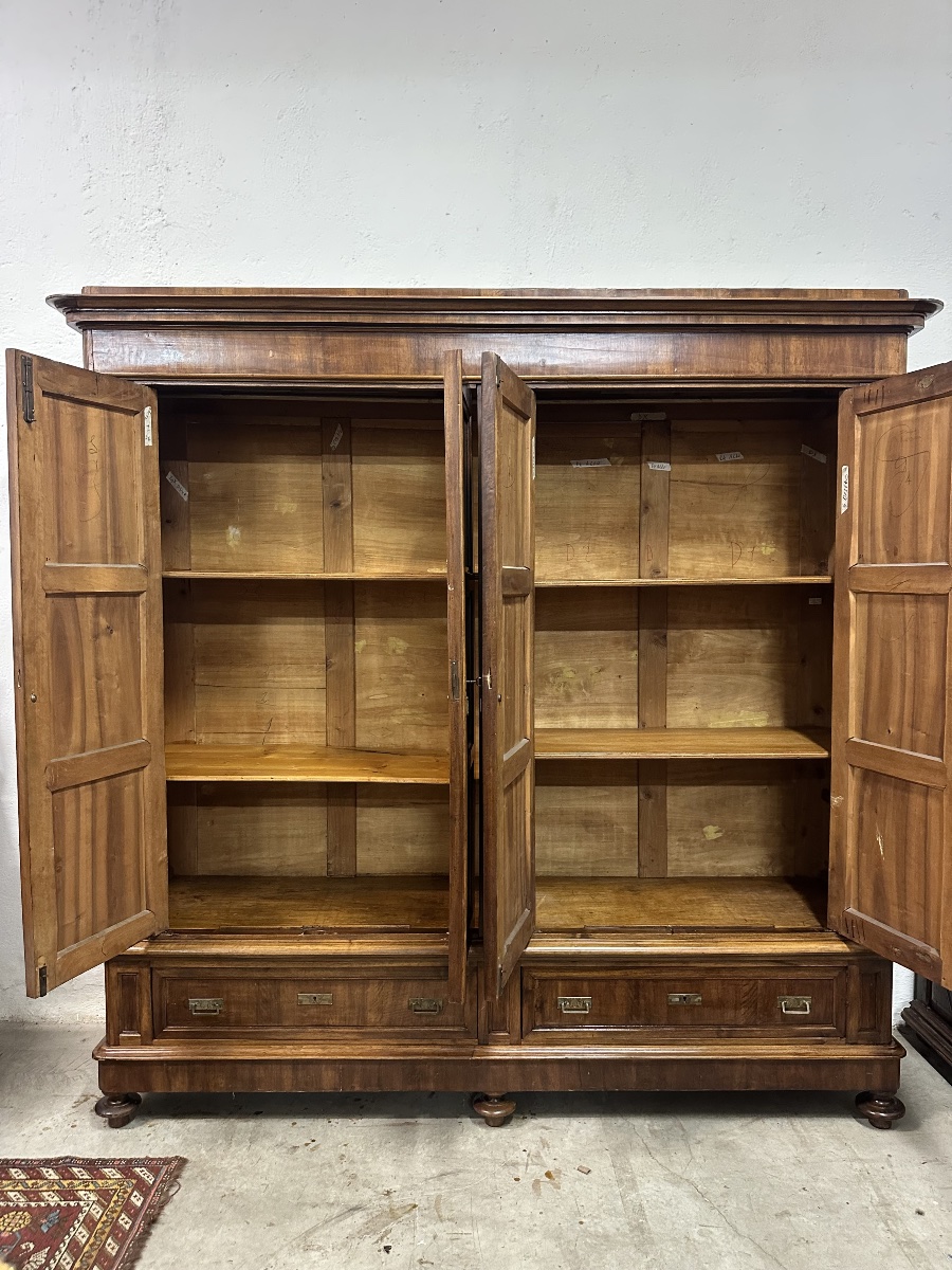 Four-door Lombard-style Carlo X Walnut Wardrobe. Milan, First Half Of The 19th Century-photo-5