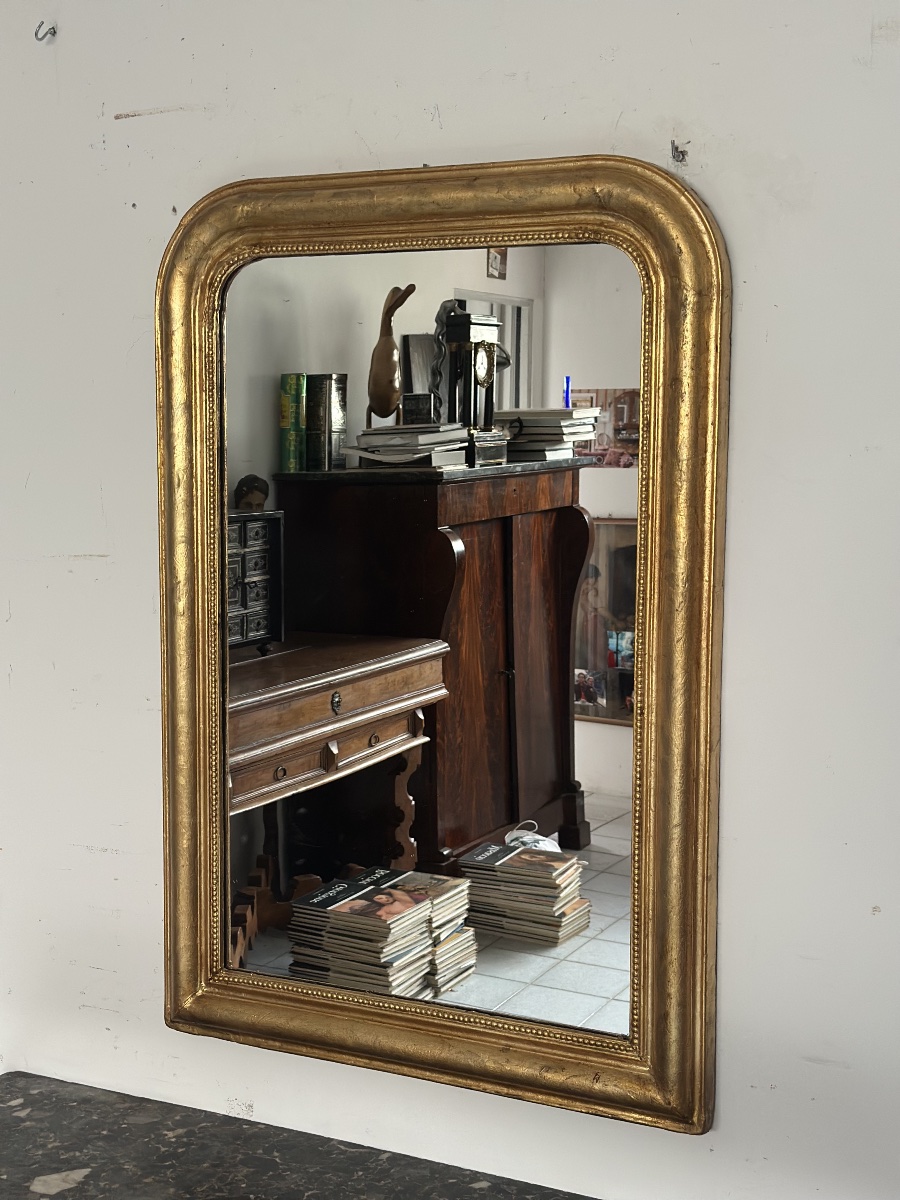 Miroir de la seconde moitié du XIXe siècle en bois doré. Forme rectangulaire à angles arrondis.-photo-1