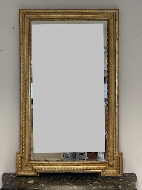 Miroir en bois sculpté et doré. Lombardie, XIXe siècle. Restauré. 142 x 88