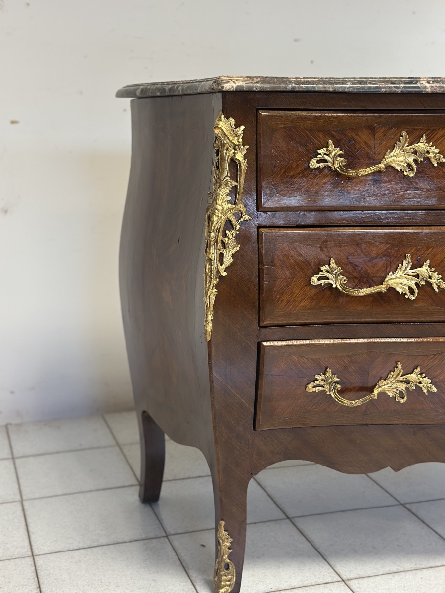 Commode galbée en bois de rose, ébène et bois violet, XIXe siècle, époque Napoléon III (restaur-photo-2