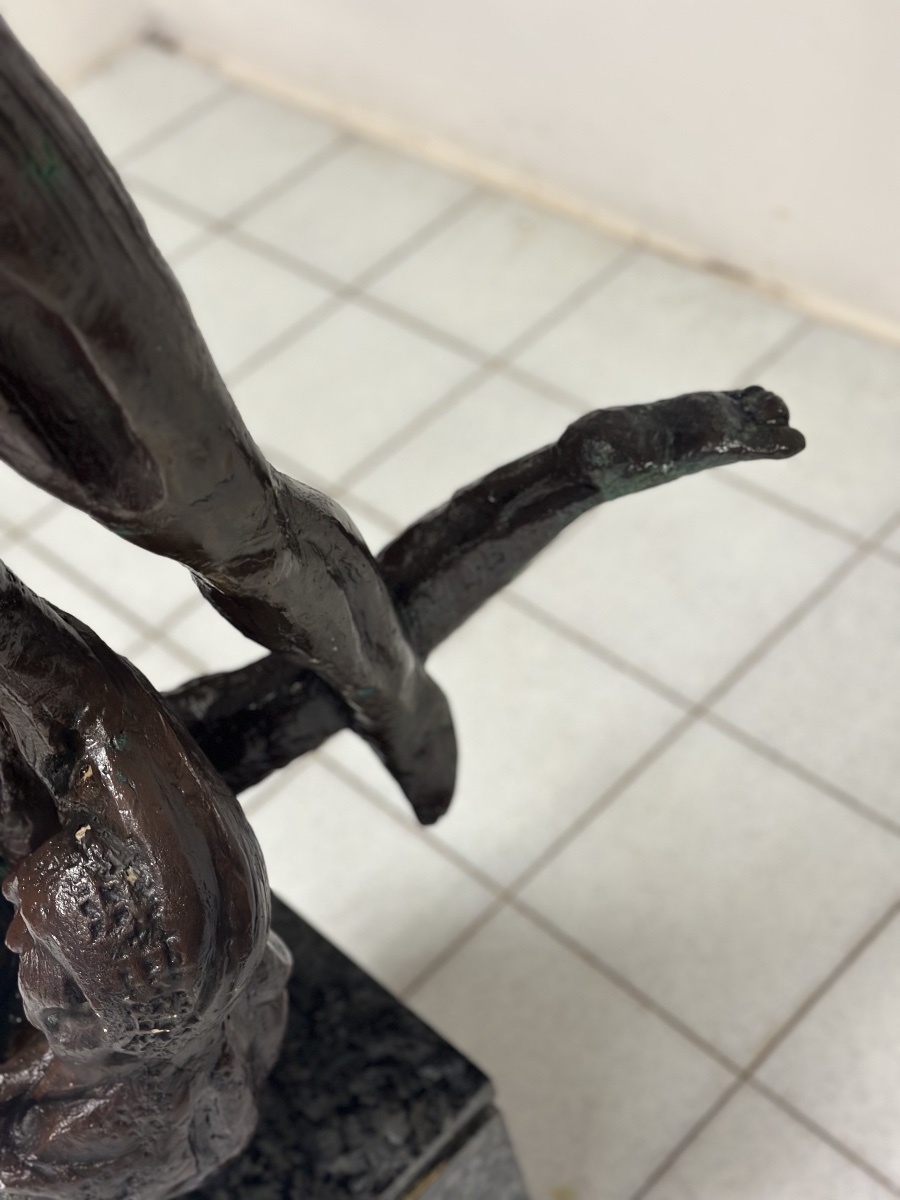 Sculpture en bronze patiné « Jeune fille au vent ». XXe siècle, hauteur 174 cm.-photo-3