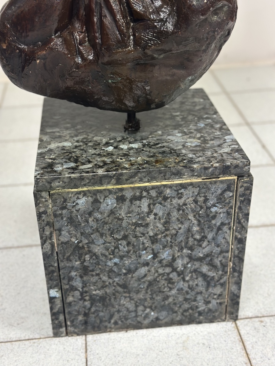 Sculpture en bronze patiné « Jeune fille au vent ». XXe siècle, hauteur 174 cm.-photo-2