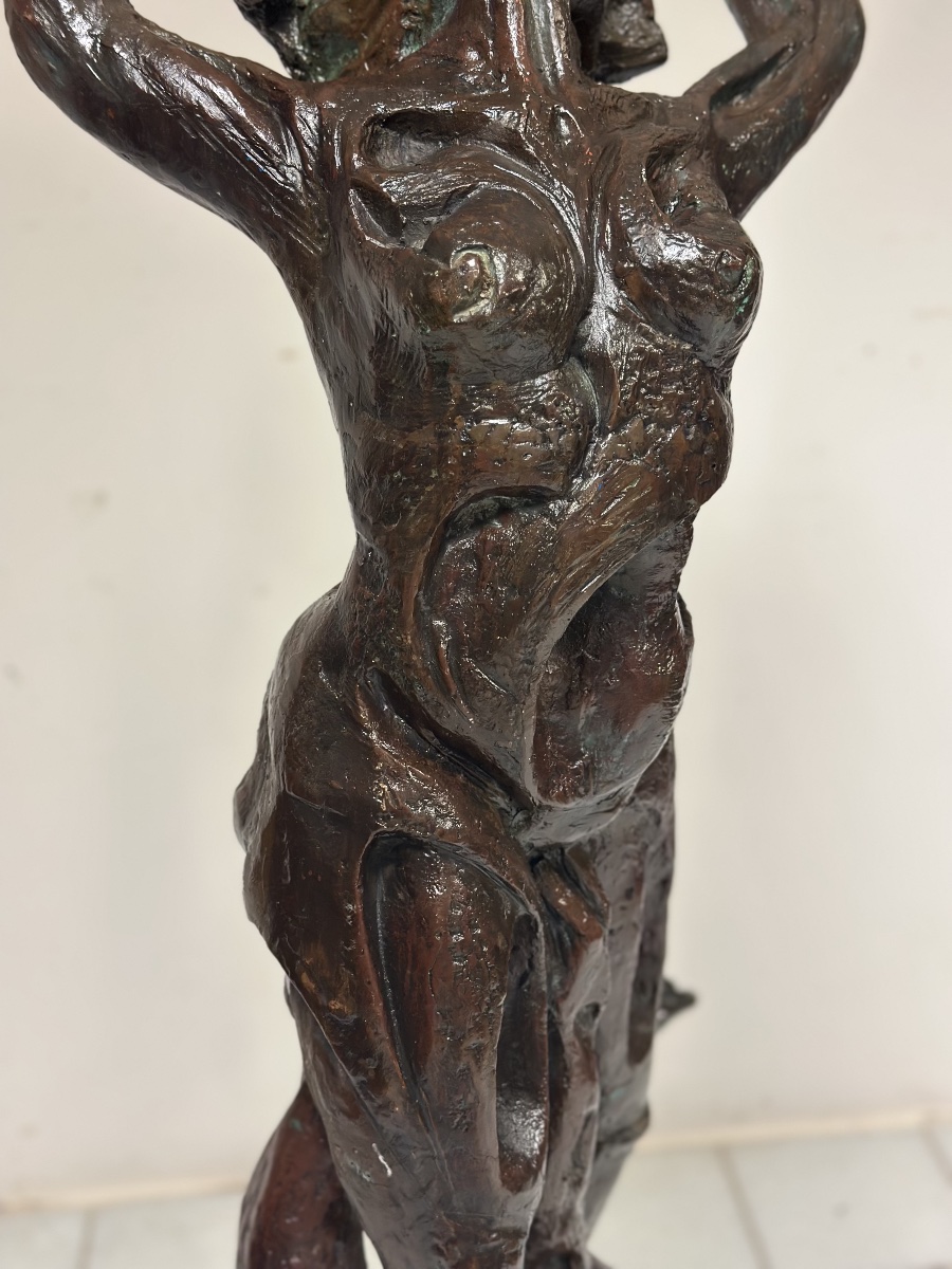 Sculpture en bronze patiné « Jeune fille au vent ». XXe siècle, hauteur 174 cm.-photo-6