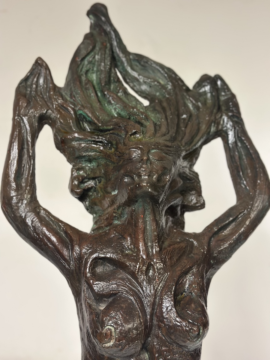 Sculpture en bronze patiné « Jeune fille au vent ». XXe siècle, hauteur 174 cm.-photo-7
