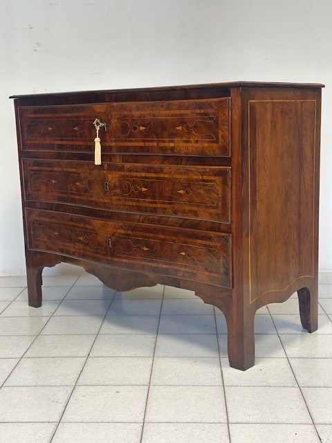 Commode lombarde Louis XV galbée. XVIIIe siècle. Restaurée.-photo-2